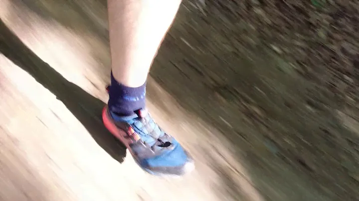 Easy Trail Run feat. Asics Fujitrabuco Pro